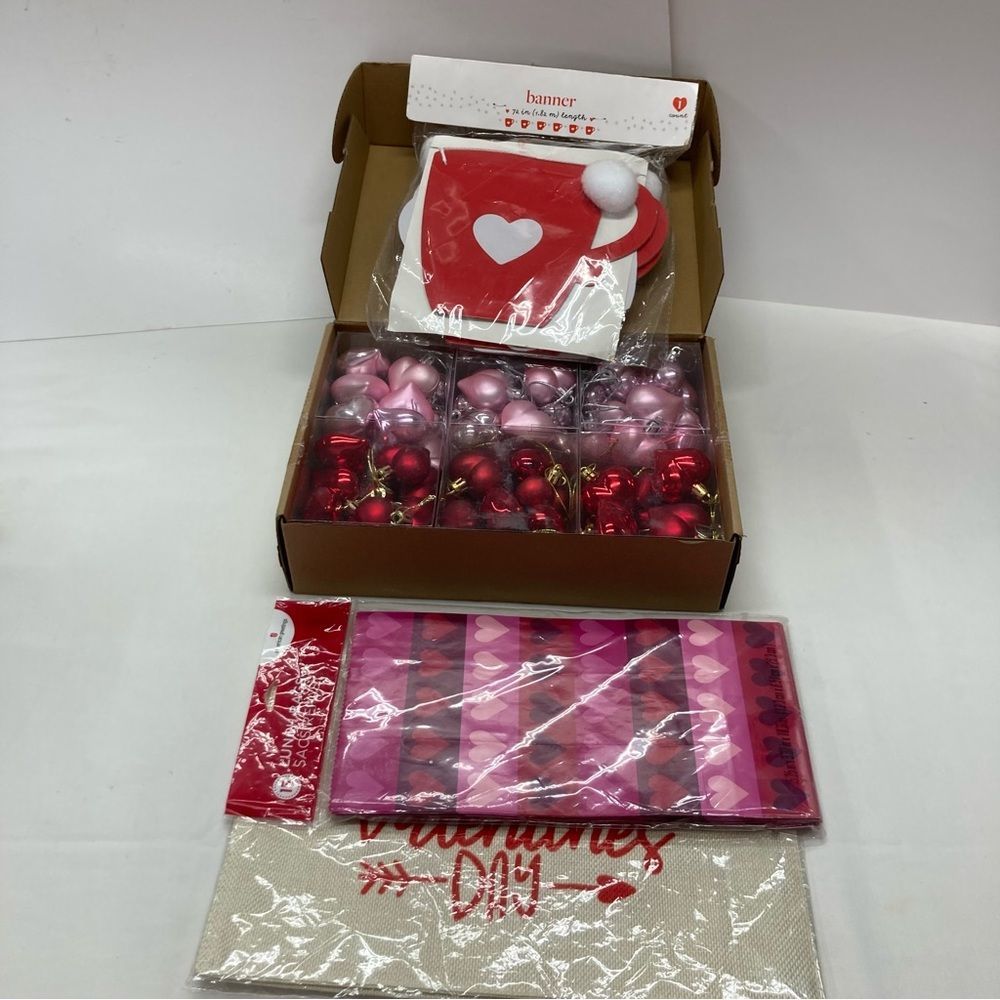 Valentines Day Decoration Classroom Party Kit Banner Ornaments Flags Bags New